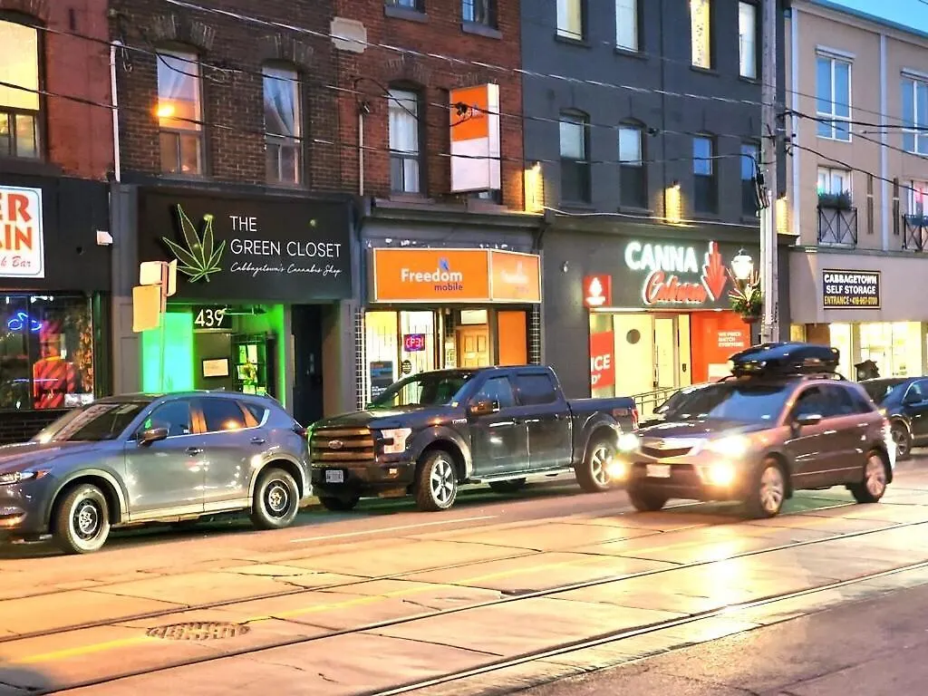 Private Queen Room In Downtown Toronto, Steps To Subway & Cn Tower 0*, Τορόντο
