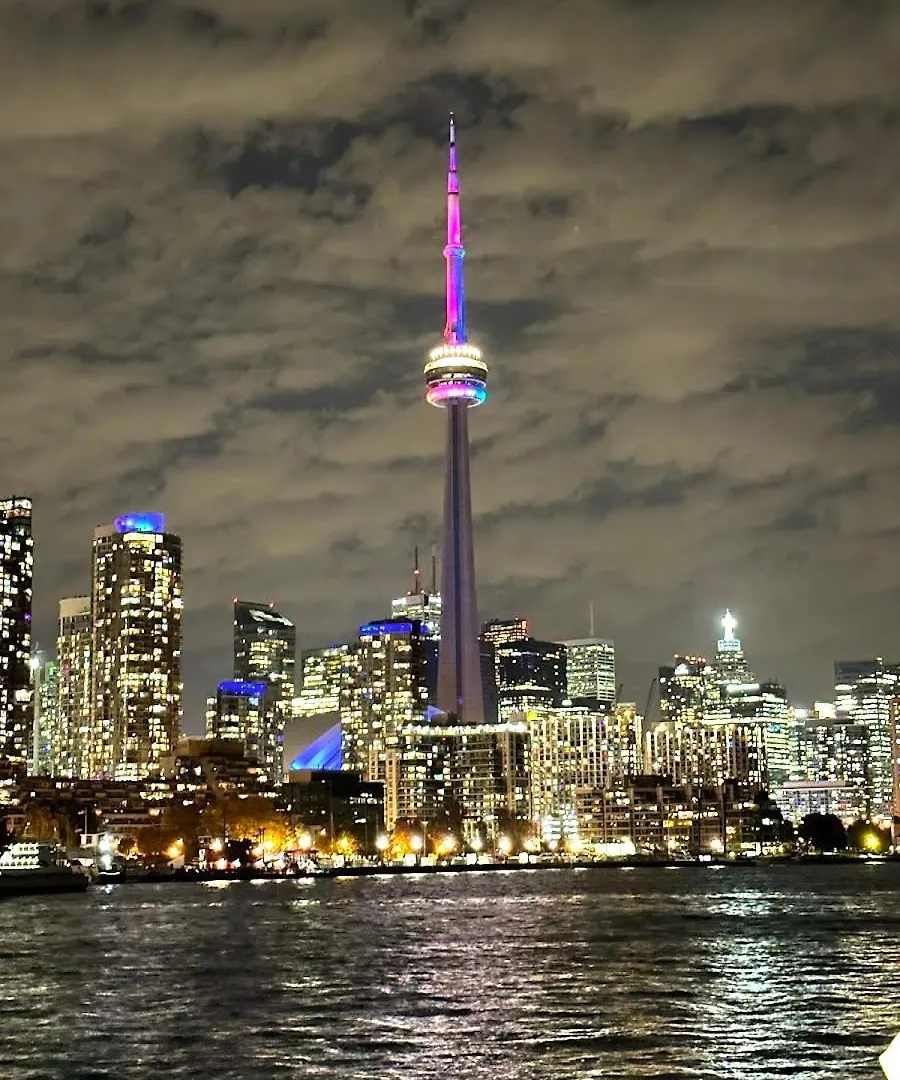 Δωμάτια σε οικογενειακή κατοικία Private Queen Room In Downtown Toronto, Steps To Subway & Cn Tower