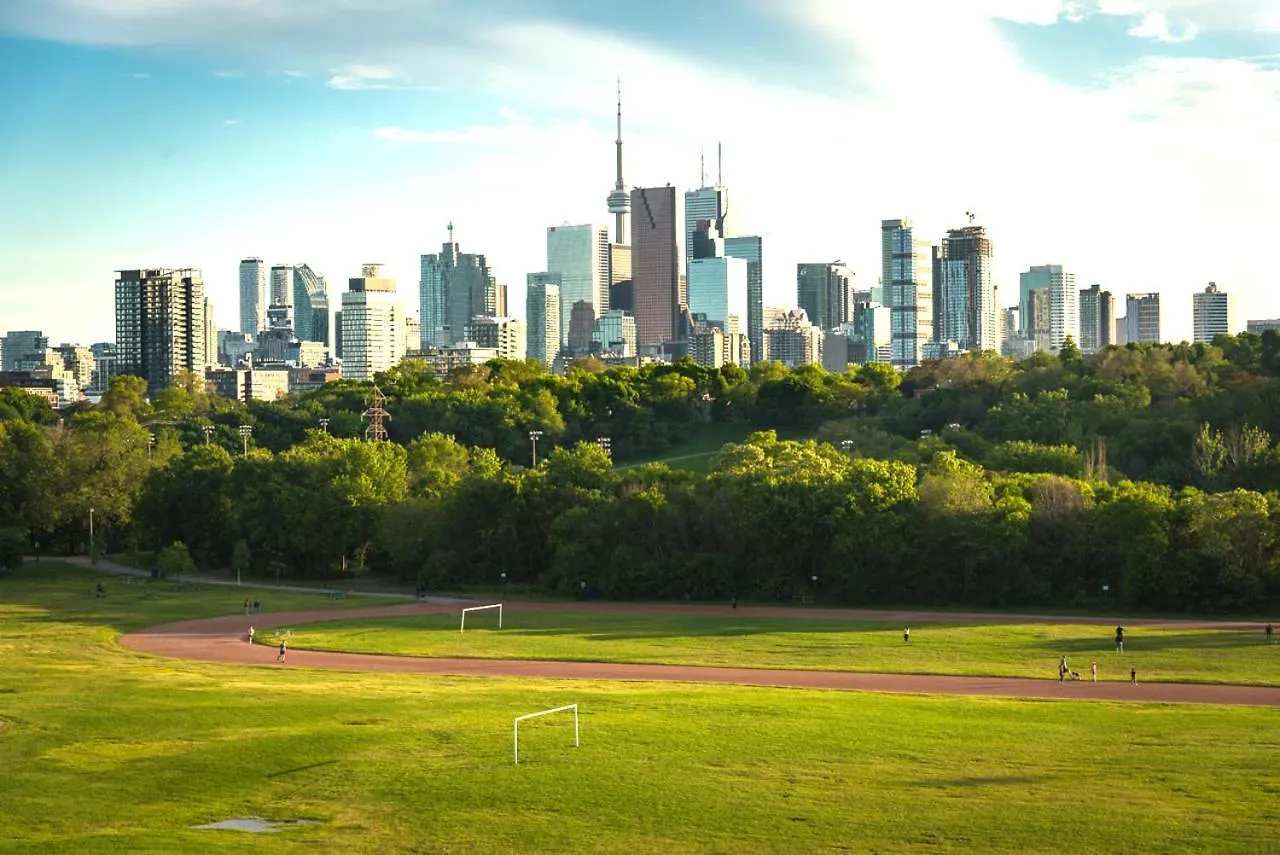 Private Queen Room In Downtown Toronto, Steps To Subway & Cn Tower Καναδάς