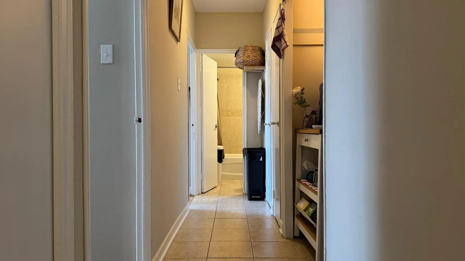 Δωμάτια σε οικογενειακή κατοικία Private Queen Room In Downtown Toronto, Steps To Subway & Cn Tower
