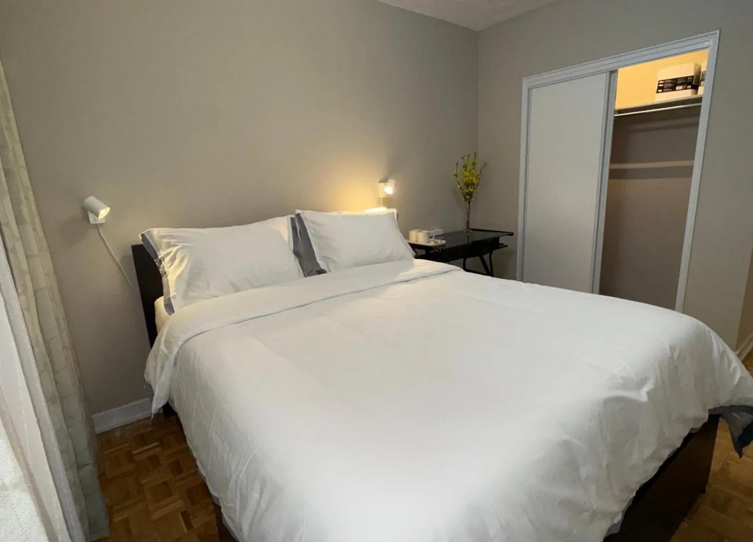 Private Queen Room In Downtown Toronto, Steps To Subway & Cn Tower Δωμάτια σε οικογενειακή κατοικία