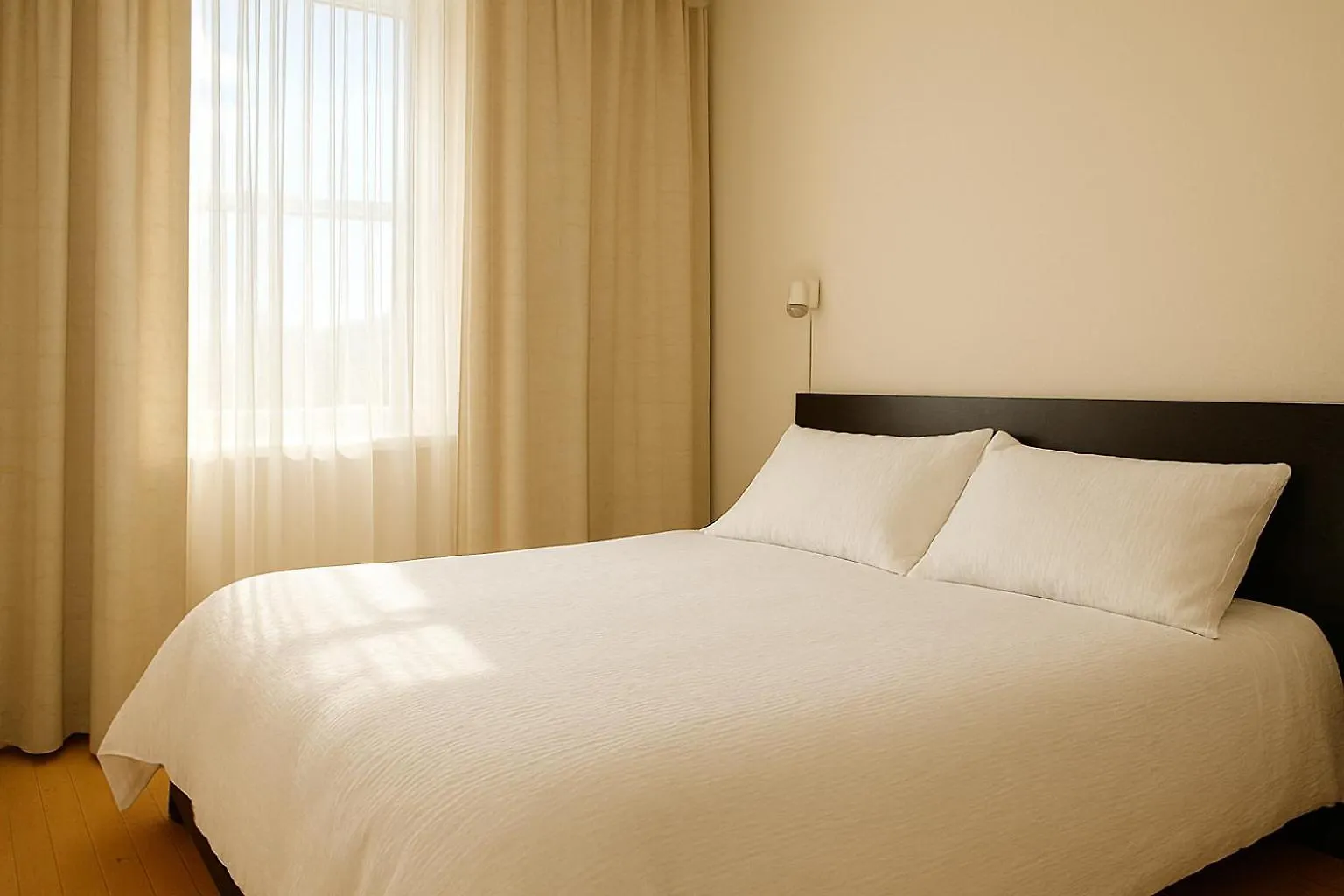 Private Queen Room In Downtown Toronto, Steps To Subway & Cn Tower 0*, Toronto Kanada